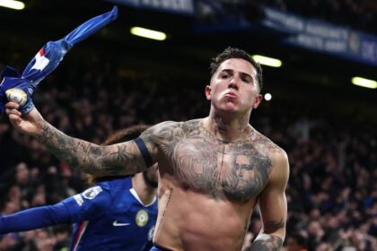 El gran gol de Enzo Fernández en el minuto 91 para darle el triunfo a Chelsea tras ir dos tantos abajo