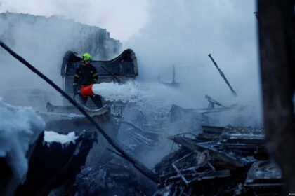 Ataque ruso contra Kiev deja más de 1,600 edificios aún sin calefacción