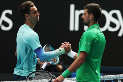 El ejemplar gesto de fair play de Novak Djokovic durante su impensada victoria en el Australian Open: “Él merecía ganar”