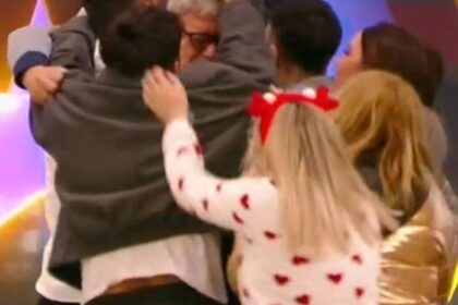 Antonio Canales, recibido entre aplausos, regresa a 'GH Dúo' tras el fallecimiento de su hermano pequeñño