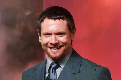 Jack O’Connell reveló su secreto para estar en forma sin levantar pesas: “No me convencen los entrenamientos tradicionales”