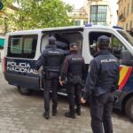 Dos detenidos por robar a viandantes e intimidarles con botellas de cristal en el centro de Manacor