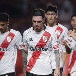 Nueva decepción del River de Gallardo: perdió 1-0 ante Argentinos en La Paternal
El sentido abrazo entre Enzo Pérez y Marcelo Gallardo antes del inicio de Argentinos-River