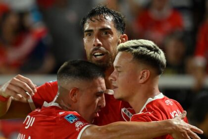 Con un golazo de Matías Abaldo, Independiente le ganó 2-0 a Lanús y logró su segunda victoria consecutiva en el Torneo Apertura