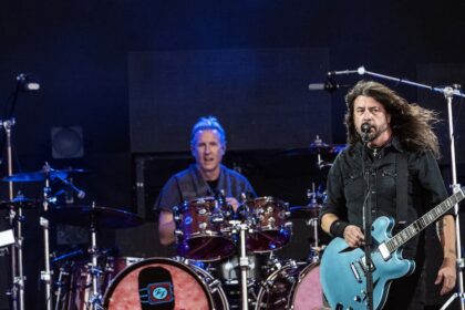 Dave Grohl detalló cómo se tomó la decisión de separar a Josh Freese de Foo Fighters: “No sucedió de la noche a la mañana”