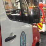 Bomberos intervienen en Sevilla en el incendio de una vivienda de Pagés del Correo