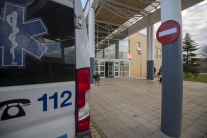 Herido un hombre tras la colisión entre un turismo y una furgoneta en la N-232, en Rincón de Soto