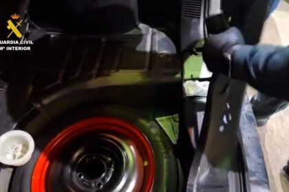 Detenido el puerto de Melilla con 23 kilos de hachís ocultos en un vehículo que embarcaba en el ferry de Málaga