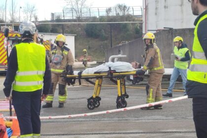 Protecció Civil simula un accidente con diversos heridos en un almacén de combustible en Girona