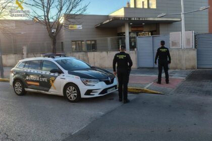 Detenido en Azuqueca (Guadaljara) cuando circulaba en sentido contrario y con el permiso de conducir retirado