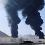 Irán golpea el aeropuerto de Dubái y un puerto petrolero clave de Emiratos Árabes Unidos