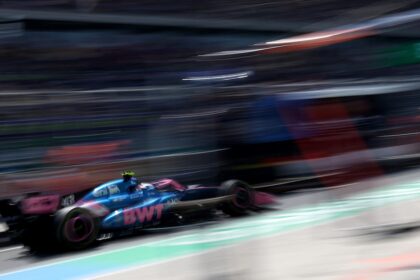 Franco Colapinto largará desde la 12ª posición el Gran Premio de China de Fórmula 1: hora, TV y todo lo que hay que saber
“Otra largada cohete y vamos a estar bien”: el mensaje de aliento del ingeniero de pista de Colapinto de cara al GP de China de F1
“Hay que estar atentos al 43”: el elogio de la F1 a Colapinto tras su inicio de carrera en la Sprint del GP de China
La Fórmula 1 anunció la cancelación de los GP de Bahréin y Arabia Saudita por el conflicto en Medio Oriente
El piloto de Alpine que ayudará a Franco Colapinto y Pierre Gasly en el GP de China de la Fórmula 1