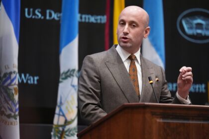 Stephen Miller pide a Latinoamérica combatir a carteles como si fuesen ISIS o Al-Qaeda