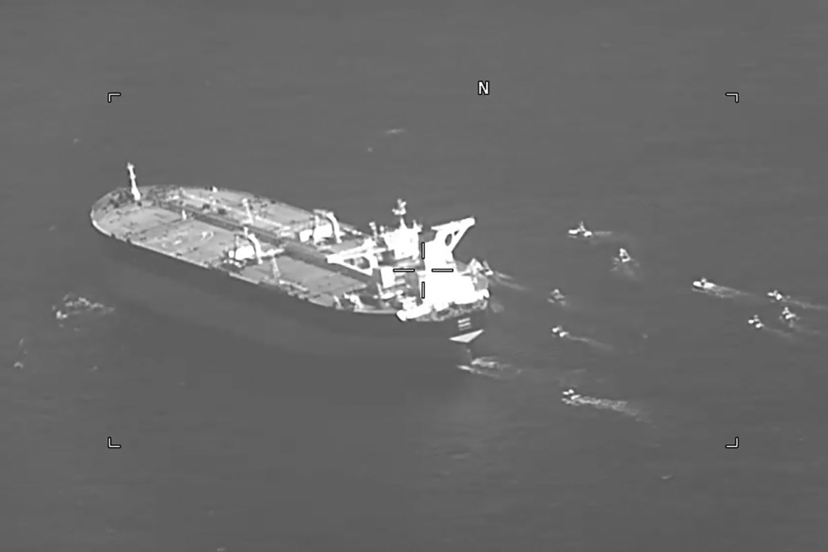 Asegura Trump que Irán permitirá el paso de 20 buques petroleros por el estrecho de Ormuz