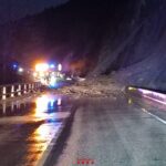 Un conductor herido grave por un desprendimiento en la N-260 en Sant Joan de les Abadesses (Girona)