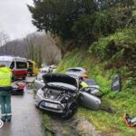 Los Bomberos del SEPA excarcelan a un conductor herido tras un choque en la N-634, en Ribadesella