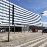 Herida una mujer de 76 años al ser atropellada en Mieres y quedar atrapada debajo de un vehículo