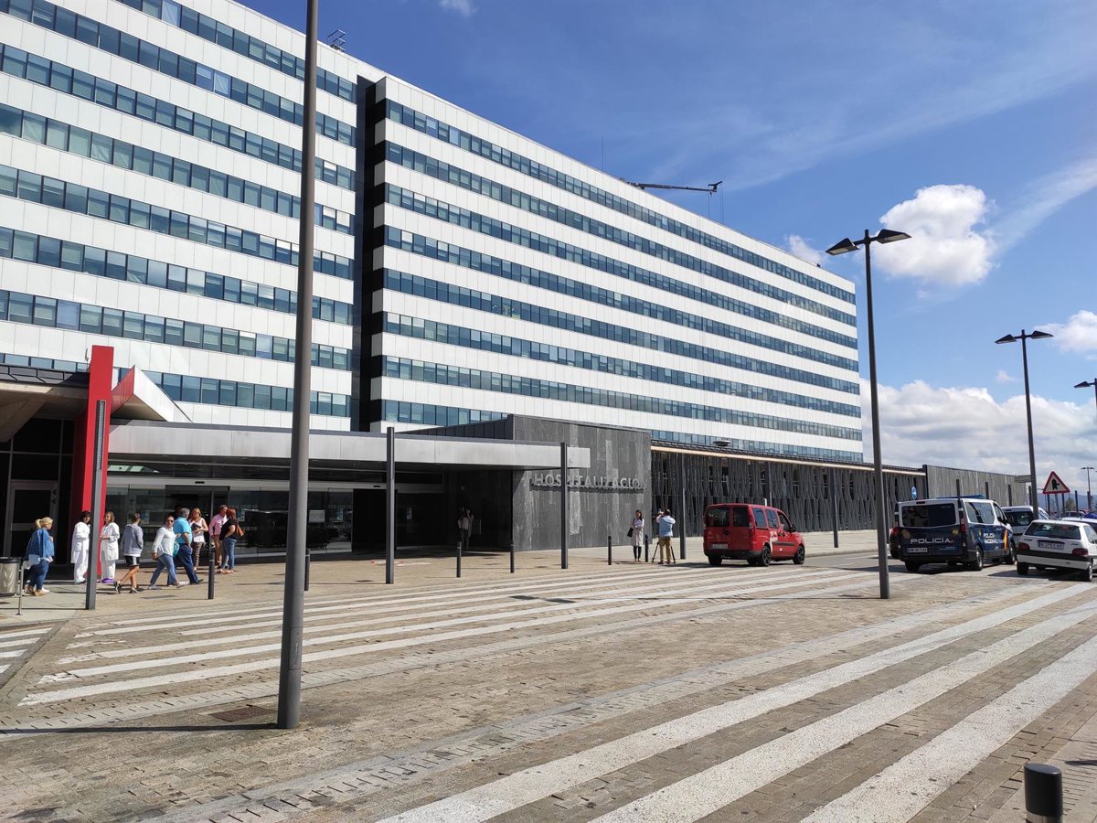 Herida una mujer de 76 años al ser atropellada en Mieres y quedar atrapada debajo de un vehículo