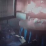 Agentes de la Guardia Civil sofocan un incendio en una vivienda en Cabezuela del Valle