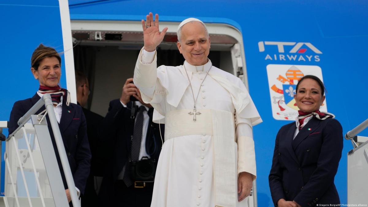 Papa León XIV dice que “el mundo está siendo destruido por unos pocos tiranos”