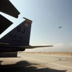 EE.UU. rescata a tripulante de avión derribado en Irán y busca a otro militar
