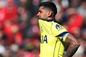 Preocupación para Scaloni: Cuti Romero recibió un fuerte golpe y fue reemplazado entre lágrimas en el partido del Tottenham