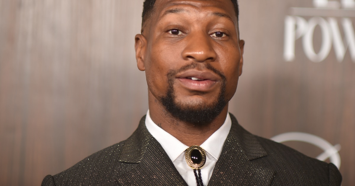 Jonathan Majors y su coestrella cayeron por una ventana durante la grabación de una escena de acción