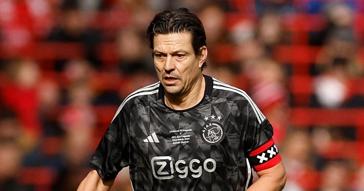 Fue uno de los mejores futbolistas de los 90, brilló en el Ajax, el Barcelona y el Liverpool y vuelve a jugar a los 55 años