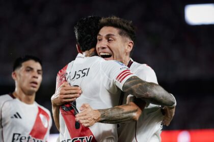 River Plate recibe a Belgrano en la búsqueda de su cuarto triunfo al hilo en el Torneo Apertura: formaciones confirmadas
Quién es Pablo Longoria, el candidato más firme para convertirse en el nuevo director deportivo de River Plate
River Plate presentó a Tobías Ramírez como nuevo refuerzo: el primer entrenamiento bajo las órdenes del Chacho Coudet