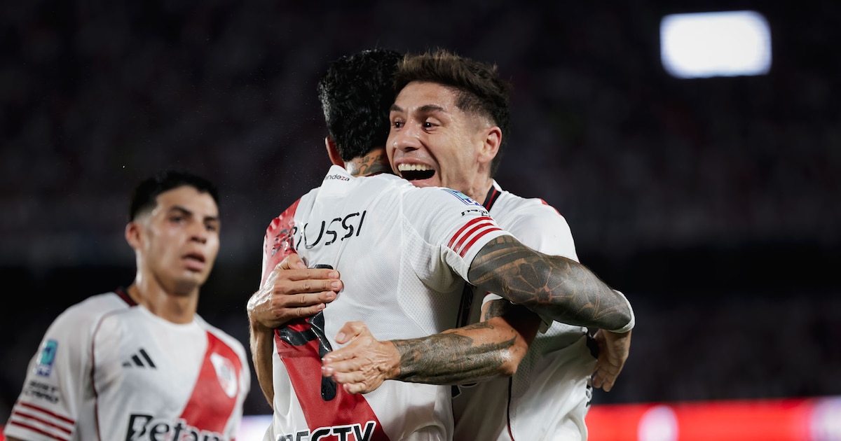 River Plate recibe a Belgrano en la búsqueda de su cuarto triunfo al hilo en el Torneo Apertura: formaciones confirmadas
Quién es Pablo Longoria, el candidato más firme para convertirse en el nuevo director deportivo de River Plate 
River Plate presentó a Tobías Ramírez como nuevo refuerzo: el primer entrenamiento bajo las órdenes del Chacho Coudet