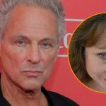 Mujer enfrenta siete cargos por ataque con sustancia a Lindsey Buckingham