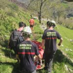 Rescatada una mujer que había sufrido una crisis de vértigos en una ruta de Miera