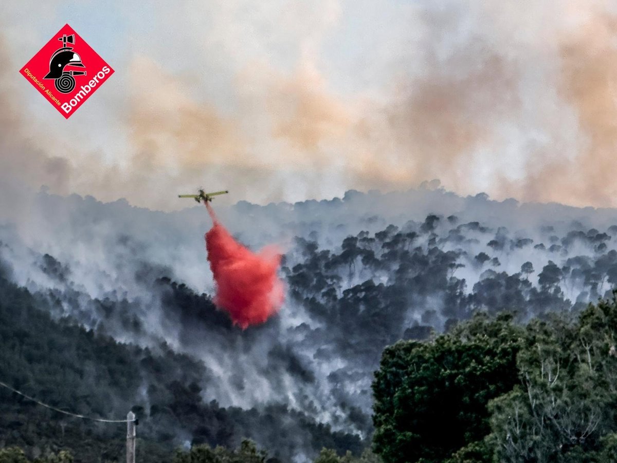 Controlado el incendio forestal de Tibi (Alicante)