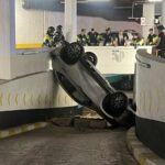Un vehículo pierde el control y se precipita a la planta inferior del parking de Olavide