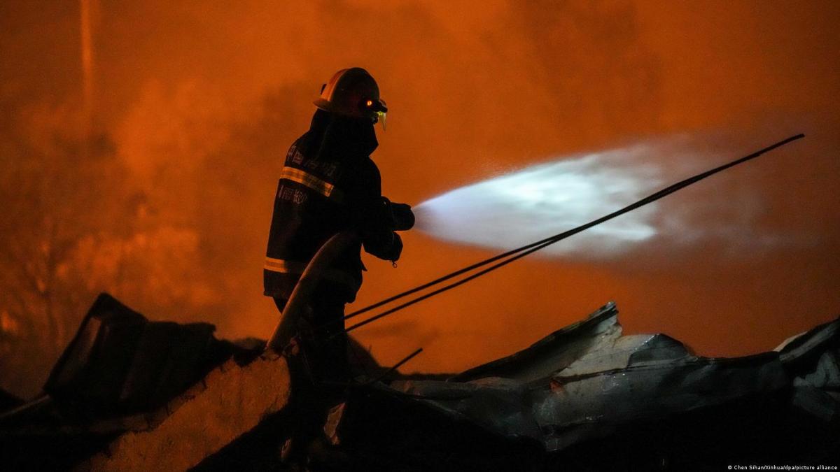 Explosión en fábrica de pirotecnia en China deja al menos 26 muertos