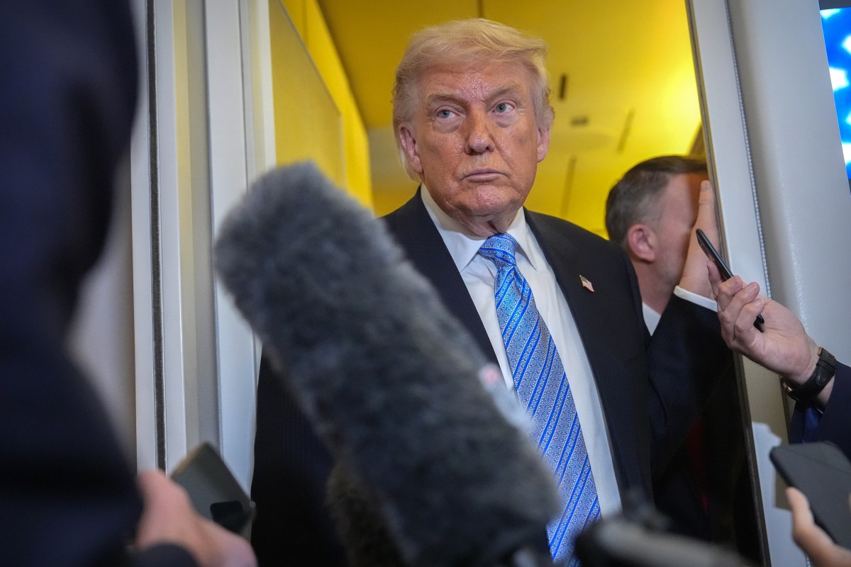 Donald Trump hablando en una rueda de prensa sobre el conflicto con Irán