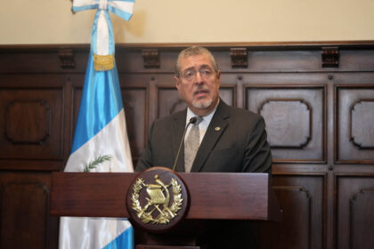 El presidente de Guatemala, Bernardo Arévalo, en una rueda de prensa sobre el presunto acuerdo con EE.UU.