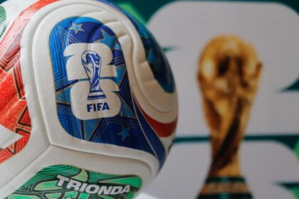 Imagen de una pantalla de computadora mostrando un sitio web falso de la FIFA con una boleta de entrada para el Mundial 2026