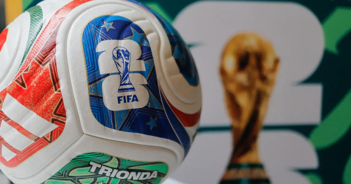 Imagen de una pantalla de computadora mostrando un sitio web falso de la FIFA con una boleta de entrada para el Mundial 2026