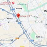 Un vehículo cae al río en la zona seca de la V-30, en Valencia