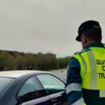 Imagen de un guardia civil con una herida por mordedura en el brazo derecho tras ser atacado por un perro suelto por un conductor ebrio
