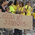Imagen de un grupo de manifestantes en el Túnel del Cadí cortando la carretera C-16