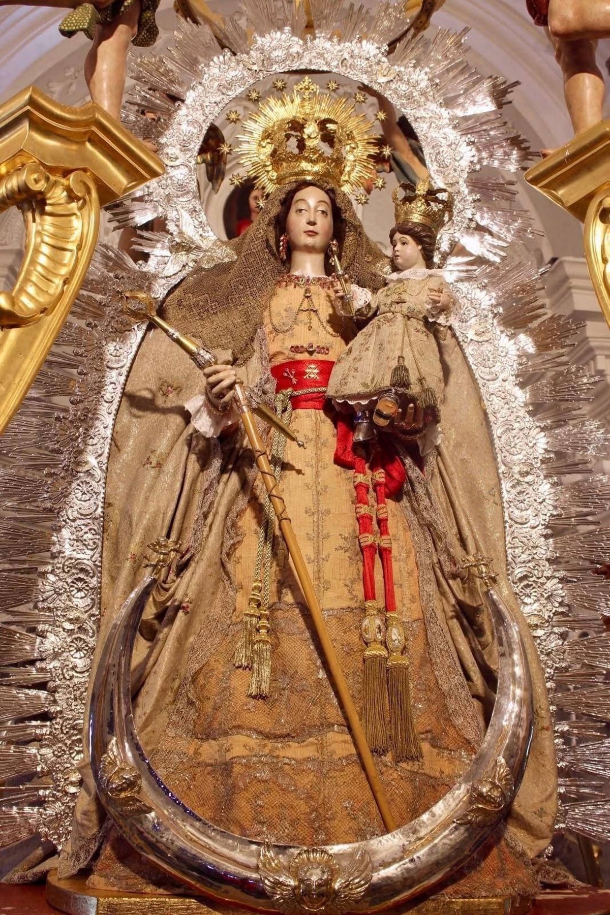 Investigan el robo de joyas de la patrona de Fregenal de la Sierra (Badajoz)
