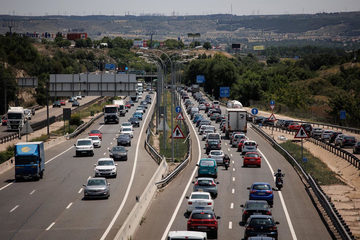 Imagen de una carretera segura en Andalucía sin coches ni incidentes