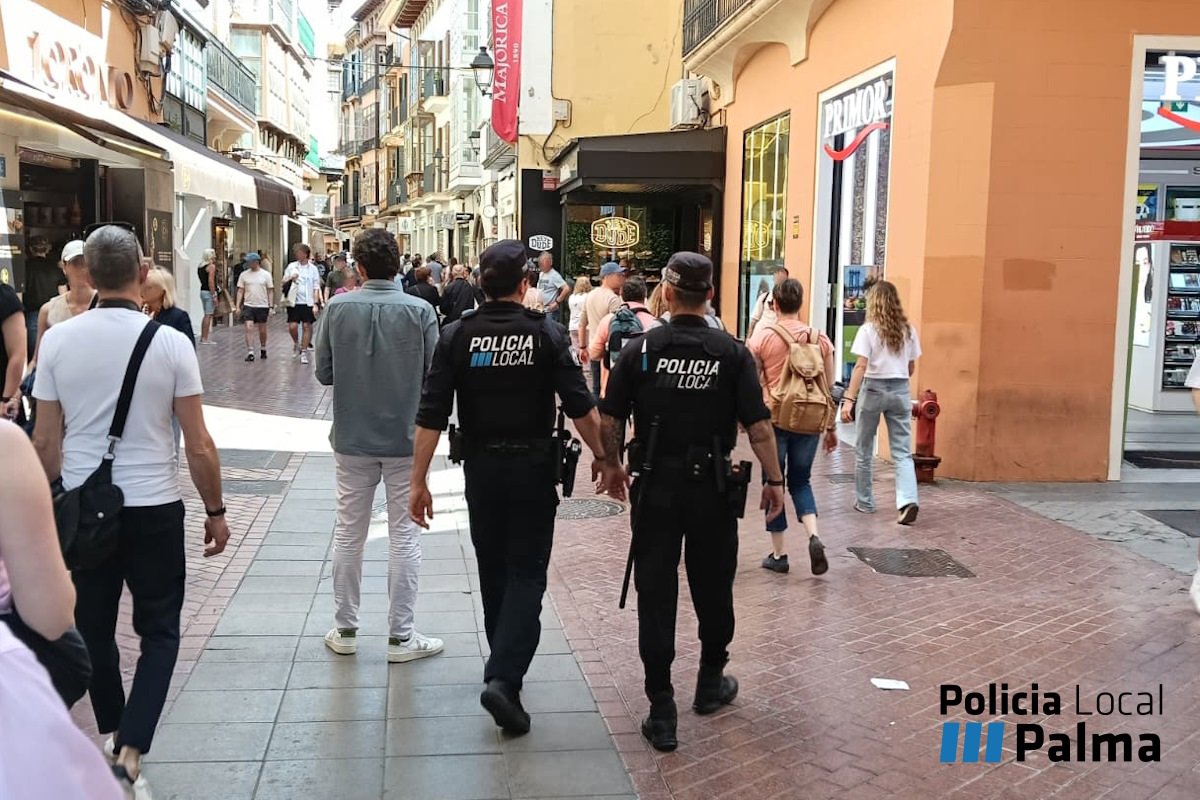 Detenido por tratar de arrancar el bolso a una mujer en la calle y robar en varios comercios del centro de Palma