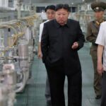 Kim Jong-un en una ceremonia de lanzamiento de un buque de guerra norcoreano con 'armas nucleares'