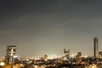 Imagen de misiles sobrevolando el cielo de Irán durante el ataque nocturno
