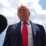 Donald Trump hablando en una rueda de prensa sobre el acuerdo con Irán