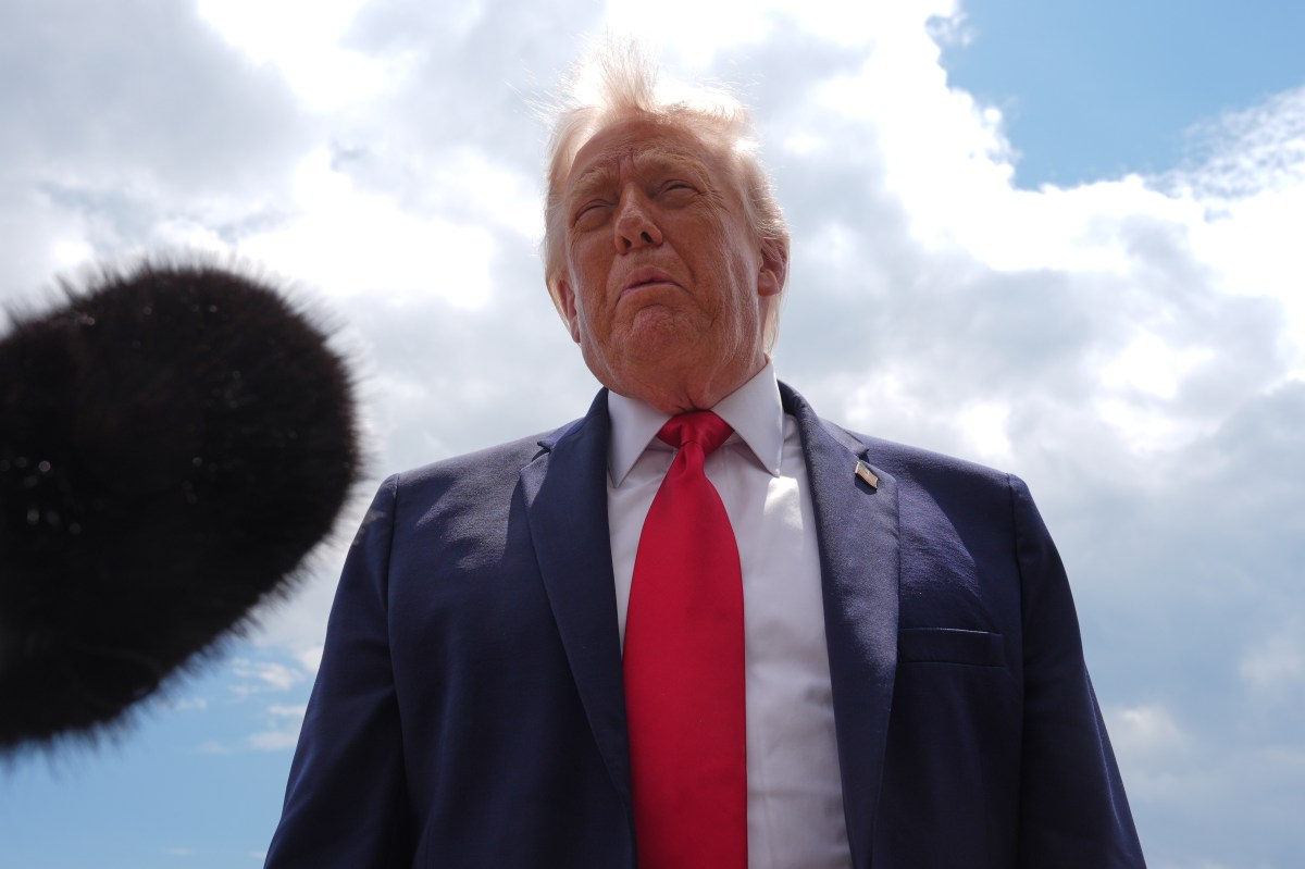 Donald Trump hablando en una rueda de prensa sobre el acuerdo con Irán