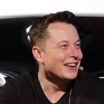 Elon Musk sonriendo en una imagen de 'SpaceX' en el Nasdaq